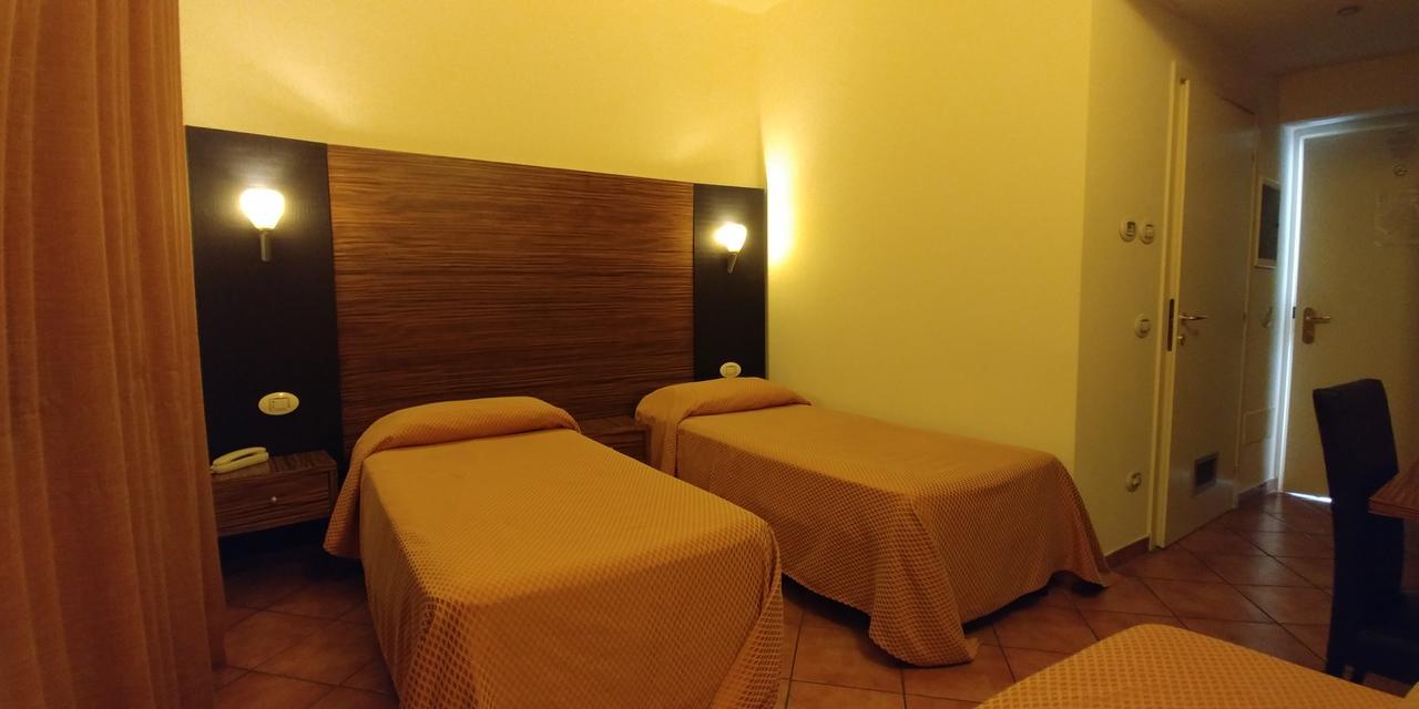 Hotel Barabba Quattro Castella Eksteriør billede
