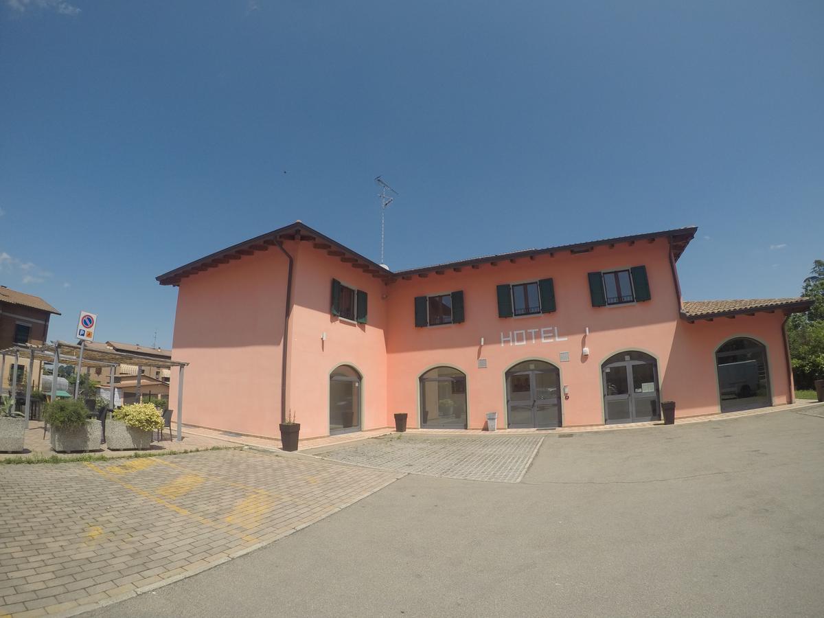 Hotel Barabba Quattro Castella Eksteriør billede