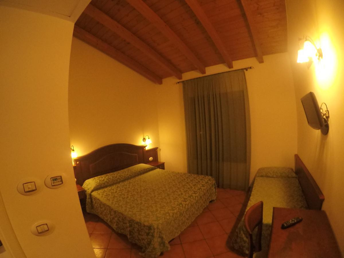 Hotel Barabba Quattro Castella Eksteriør billede