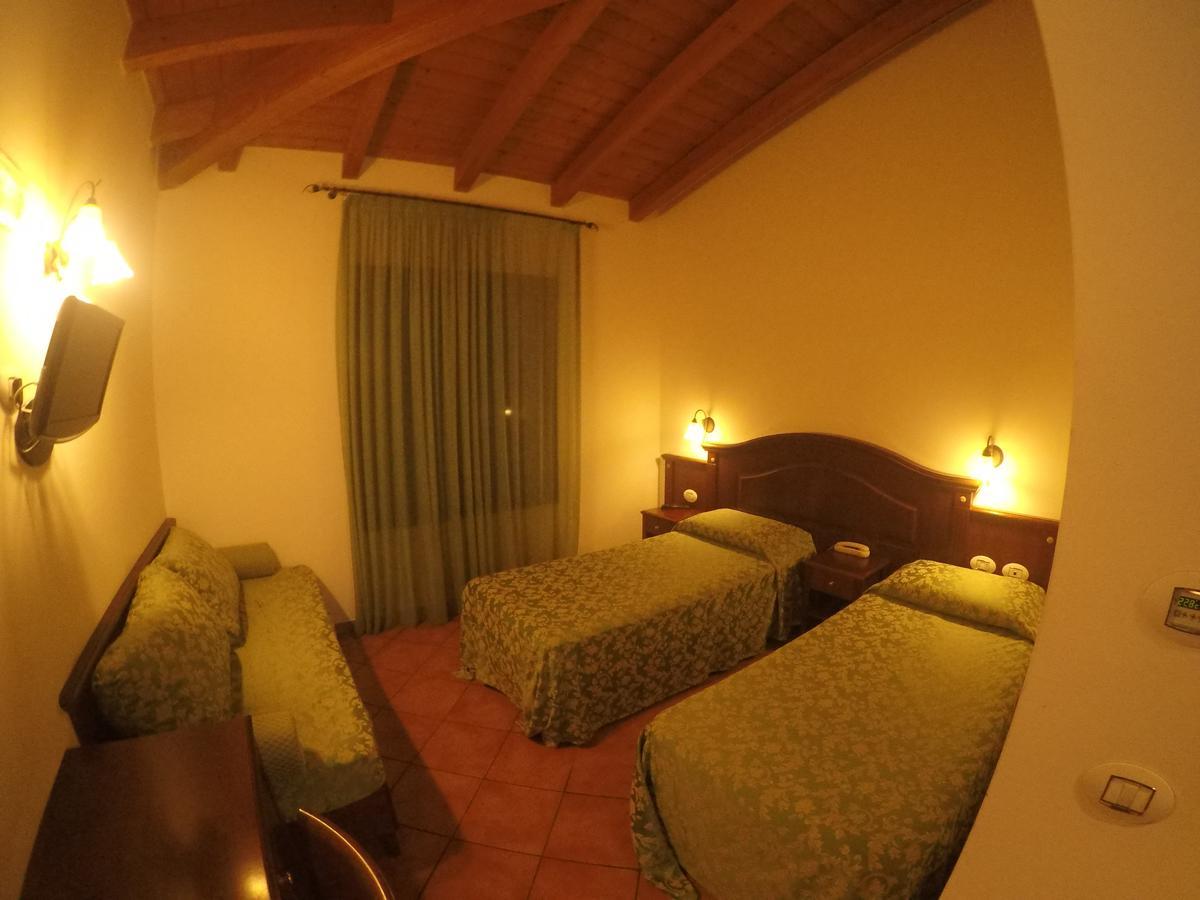 Hotel Barabba Quattro Castella Eksteriør billede